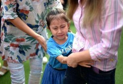 吃瓜母亲和女儿,吃瓜母亲与女儿的温馨日常