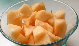 吃哈密瓜喉咙发麻,哈密瓜诱人却引发喉咙麻感之谜