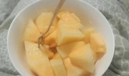 晚睡前吃哈密瓜