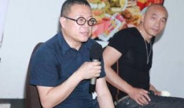 吃瓜群众围观接吻