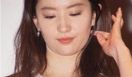 刘亦菲吃自己瓜,瓜田李下引发热议