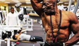 健身教练吃哈瓜