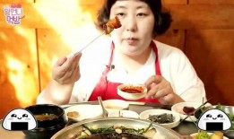 阿姨吃大瓜,品味生活甜蜜滋味