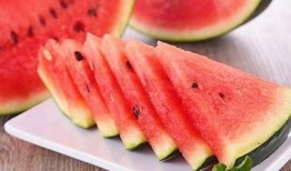 吃西瓜时也吃瓜种子好吗,吃西瓜时，瓜籽该不该吃？