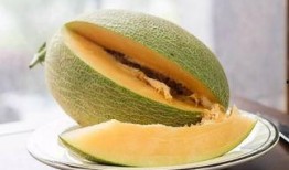 吃哈密瓜喉咙发麻,哈密瓜诱人却引发喉咙麻感之谜
