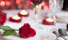 花海求婚吃瓜文案,吃瓜群众见证甜蜜瞬间