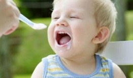 孩子吃奶可以吃瓜,宝宝成长中的温馨食育时光