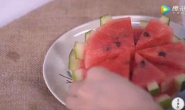 亦婷优雅吃瓜,品味娱乐圈的甜蜜与苦涩