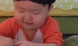 可爱婴儿吃瓜视频,宝宝吃瓜视频萌翻网友