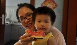 福建小表妹吃瓜,福建小表妹的瓜田奇遇记